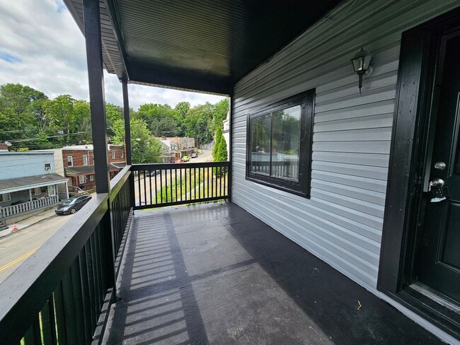 Building Photo - Newly Updated 2 bedroom 1 Bath House for r...