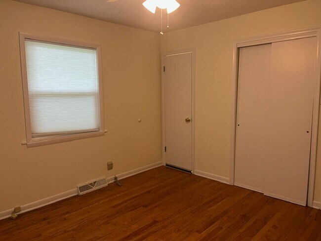 Building Photo - Charming 4 Bed 2.5 Bath Home With Nice Wooded Back Yard!