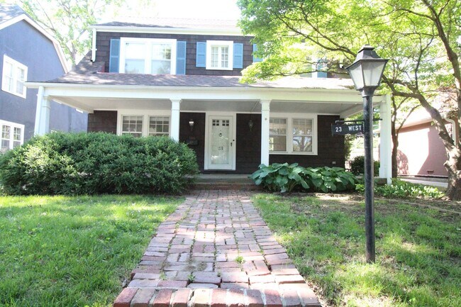 Primary Photo - December FREE On This 3 Bedroom 1.5 Bath Home Just Minutes From Brookside