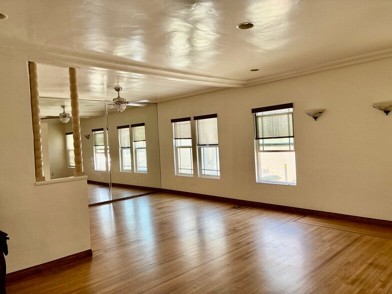 Building Photo - 8956 San Luis Ave