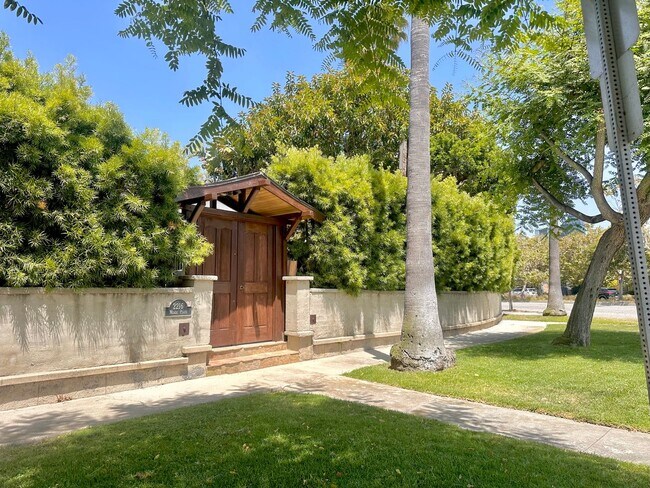 Building Photo - Meticulously Restored 1920s Craftsman on a Private, Hedged Lot | Pet Friendly!
