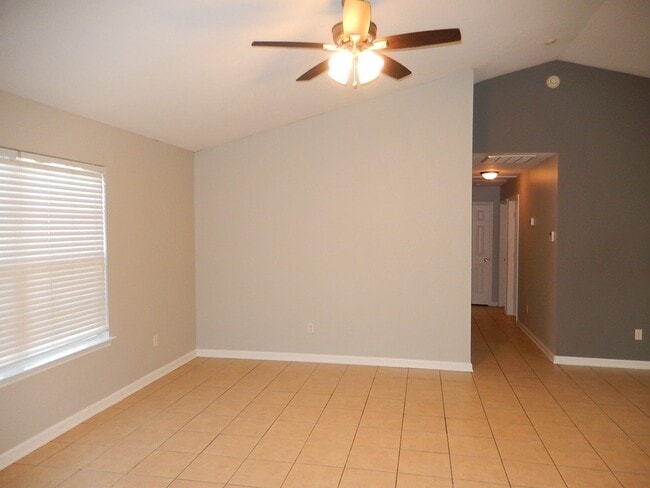 Building Photo - 600 Ponderosa Cir