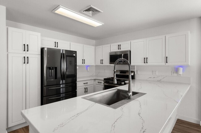 Building Photo - Stunning Ewa Beach 3BR Home with Solar, Huge Fenced Yard & Upgraded Interior
