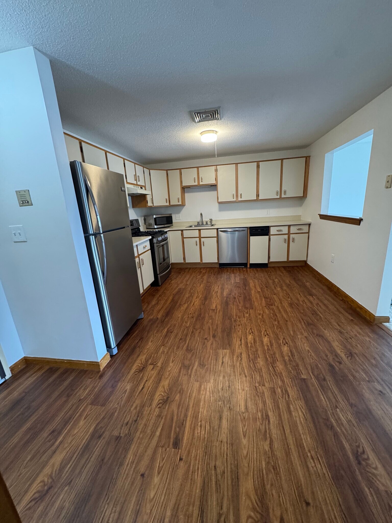 Building Photo - 2 Roedean Dr