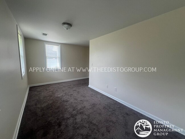 Building Photo - Charming 3BR Home with Screened Porch & Sp...