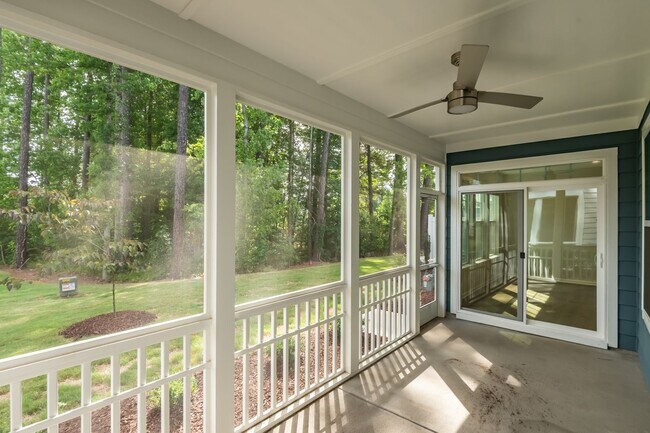 Building Photo - Stunning and spacious end-unit townhome in North Raleigh!