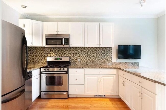 Building Photo - 177 H St