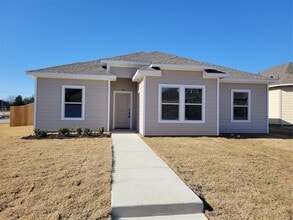 Building Photo - 129 Canales Cir