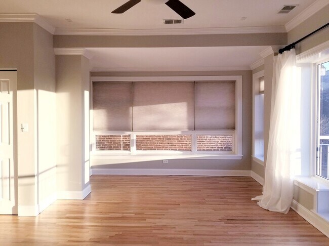 Sun Room - 5923 N Winthrop Ave