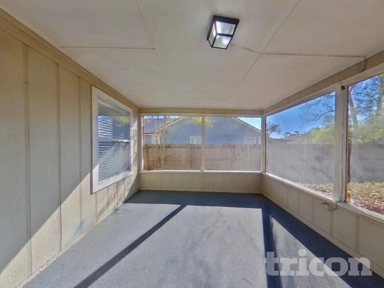 Building Photo - 8158 Pilgrims Trace Dr