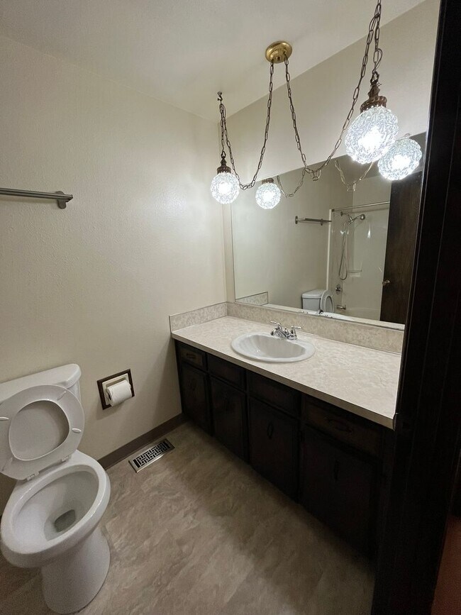 Building Photo - Beautiful One-Level Home with Sunroom, Vaulted Ceilings & Multiple Living Areas