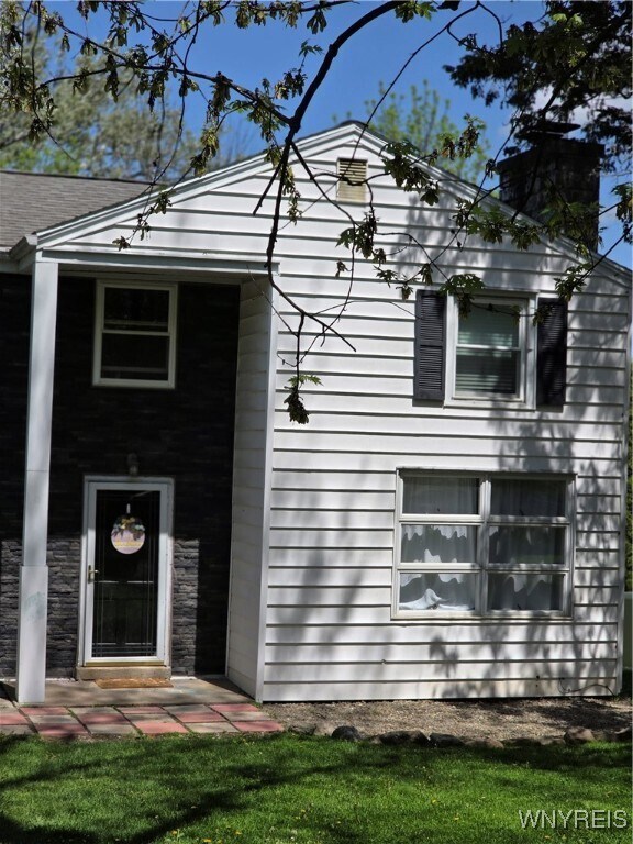 Primary Photo - 869 Hillside Dr