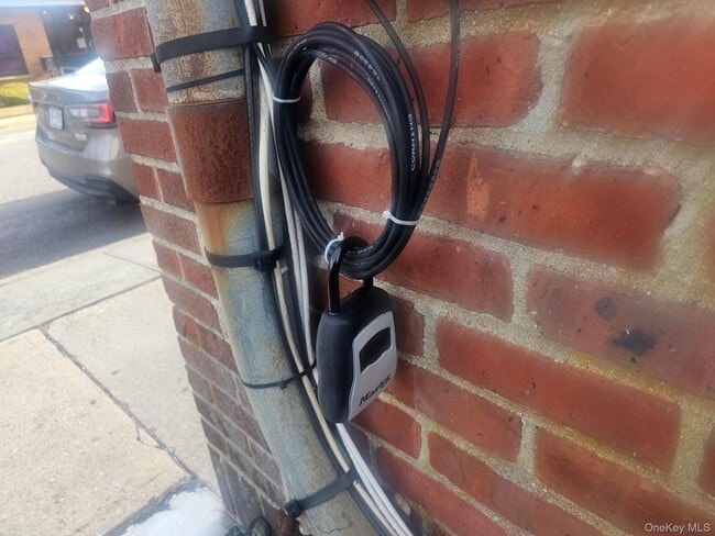 Building Photo - 2a Somerset Ave