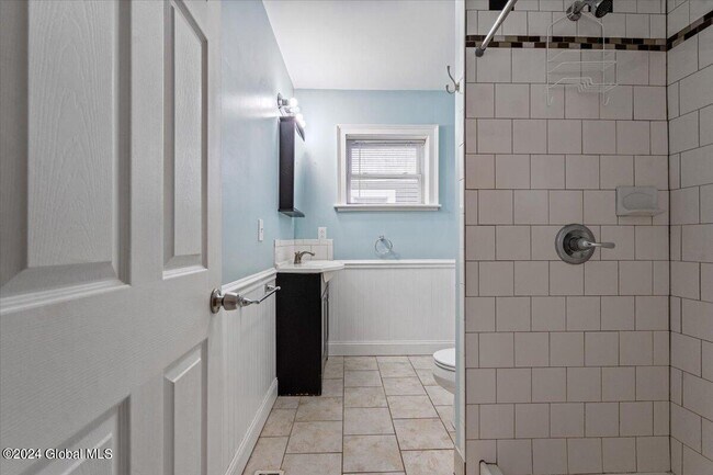 Building Photo - 53 Beekman St