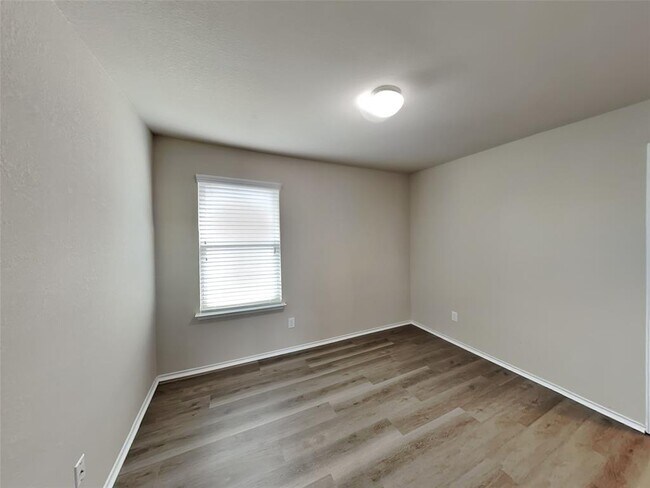 Building Photo - 7335 Winter Song Dr
