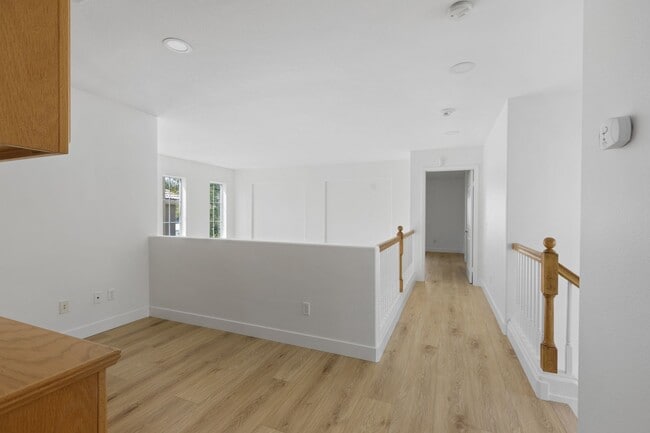 Building Photo - Gorgeous 3BD 2-Story Home in the Sorrento Community in Porter Ranch!