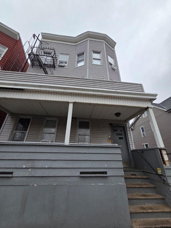 Primary Photo - 355 Madison St