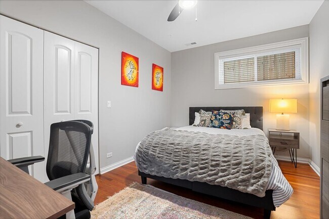 Building Photo - 1018 N Hermitage Ave