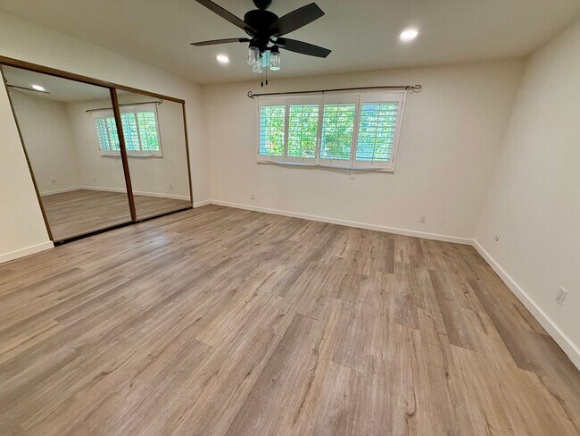 Building Photo - Updated 3-Bedroom Tri-Level Condo w/Bonus Room, Laundry & Garage in Prime Chatsworth!