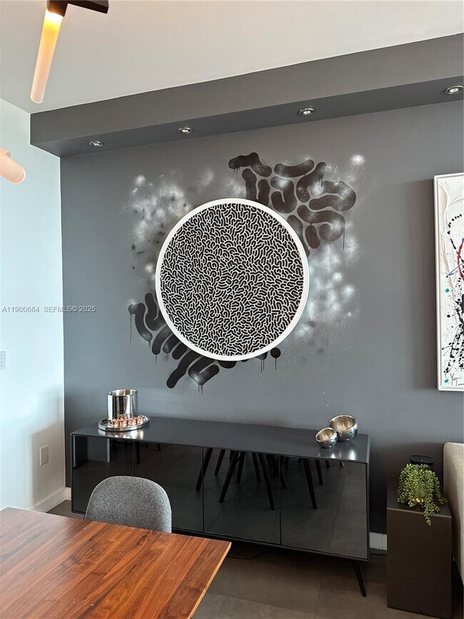 Building Photo - 2020 N Bayshore Dr