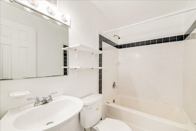 Building Photo - 205 Juniper Dr