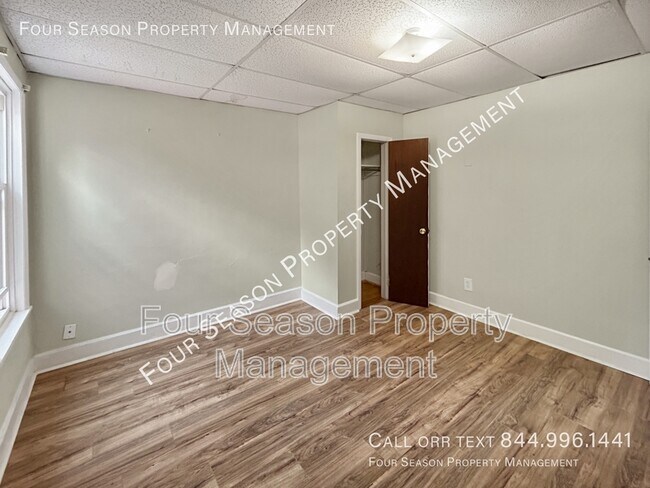 Building Photo - 306 S Locust St