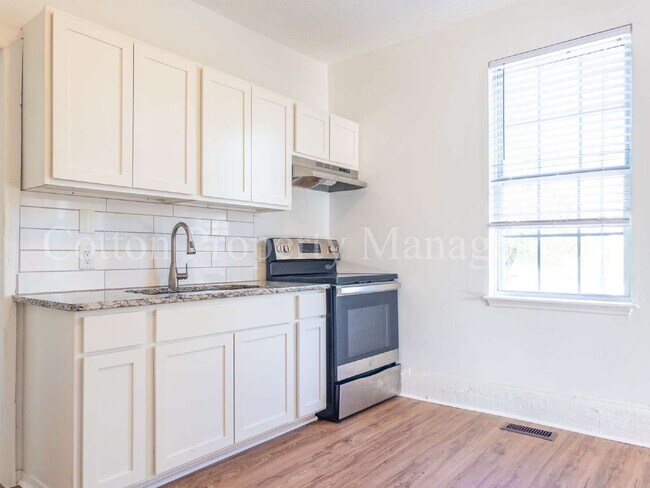 Building Photo - 2BR/1BA Apartment in Downtown Wilmington - Near Brooklyn Arts District - $1,375/Monthly - Pet Fri...