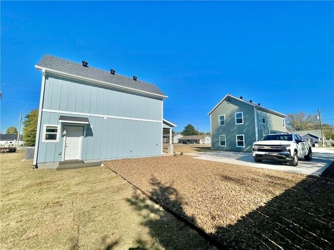 Building Photo - 506 Park St