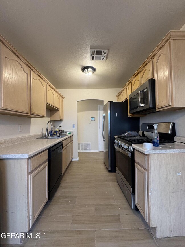 Building Photo - 13098 Oscar Chacon