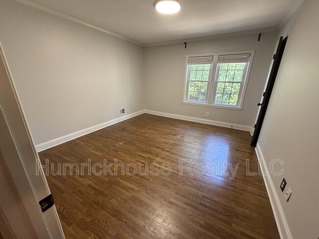 Building Photo - 1215 Pinecrest Ave