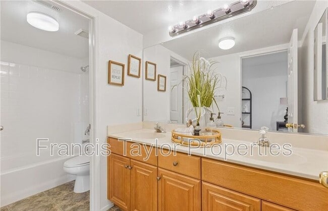 Building Photo - 33422 Scarborough Ln