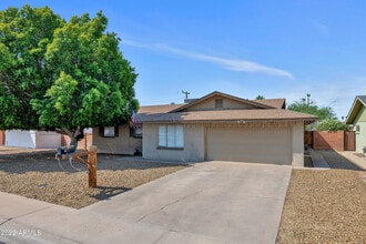 Building Photo - 439 E Malibu Dr