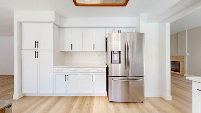 Building Photo - 490 Silvertail Pl