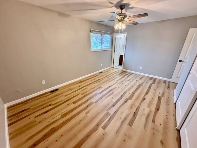 Building Photo - 204 W Wesley Dr