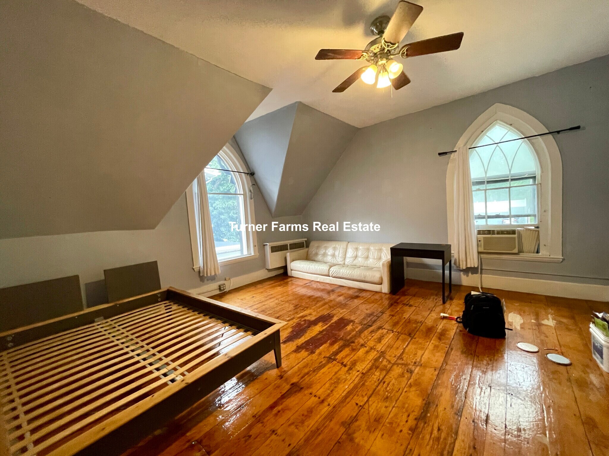 Building Photo - 139 Hillside St