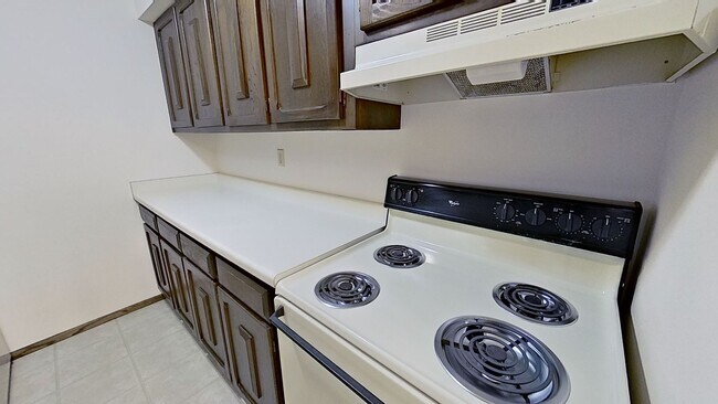 Building Photo - Upper 1 Bedroom 1 Bathroom Apartment is Av...