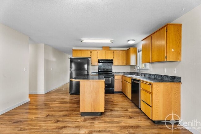 Building Photo - 16004 NE 47th St