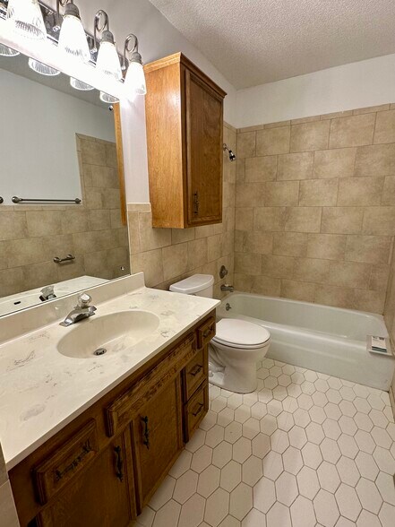 Building Photo - 7303 Glouchester Dr