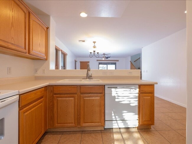 Building Photo - 3 Bedroom 2.5 Bath