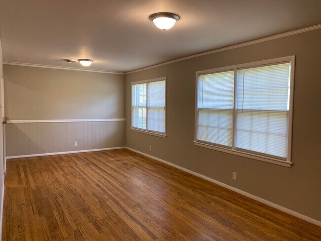 Building Photo - 3-Bedroom  cutie ! APPLY today at All3Real...