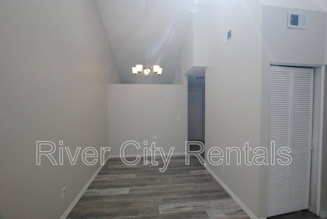 Building Photo - 2430 N Seabury Pl