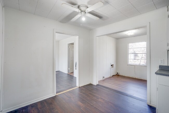 Building Photo - 901 N Howeth St
