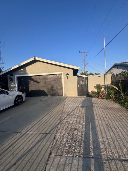 Building Photo - 13260 Moreno Way