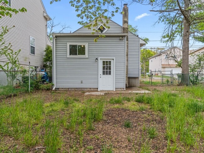 Building Photo - 8534 Orchard Ave