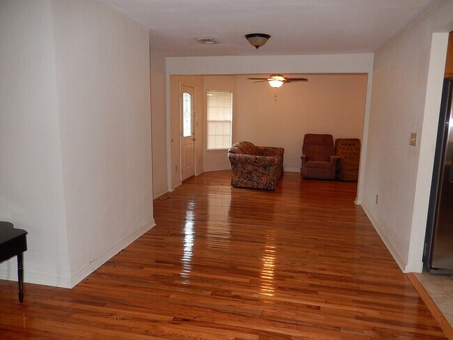 Building Photo - LOVELY 3/2 MIDTOWN House w/ Deck, Wood Flo...