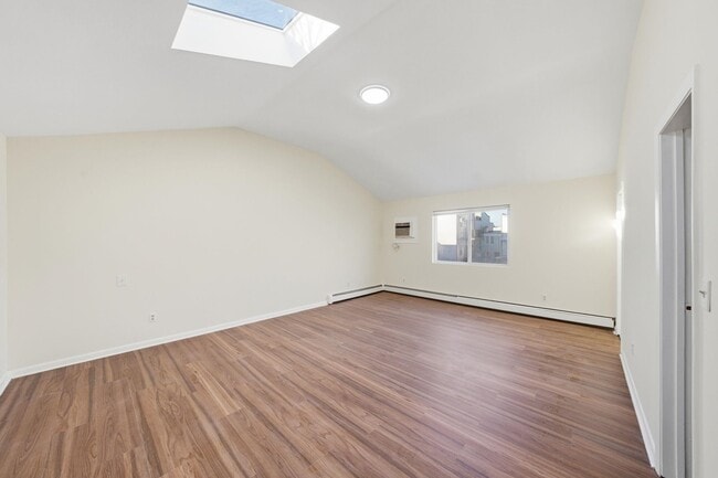 Building Photo - 191 Griffith St