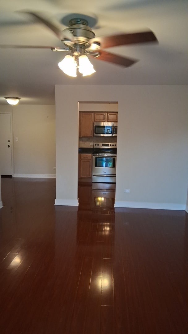 Building Photo - 960 S River Rd