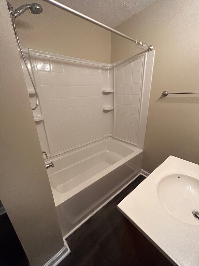 Building Photo - 638 Hazelwood Ave