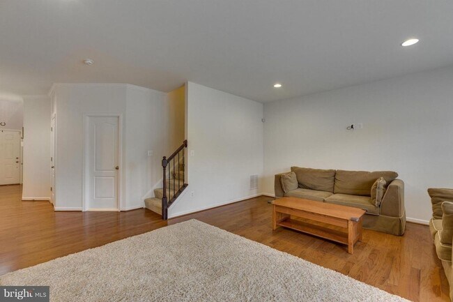 Building Photo - Charming 3BR Townhome in Aldie