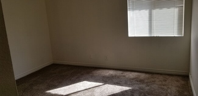 Building Photo - Beautiful 2 bedroom condo for Rent